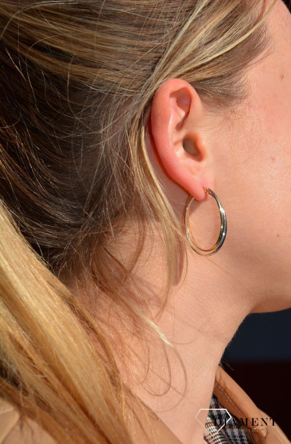 Złote kolczyki koła 585 skręcone z białym złotem owalne 2,5 cm KL 4484A.jpg